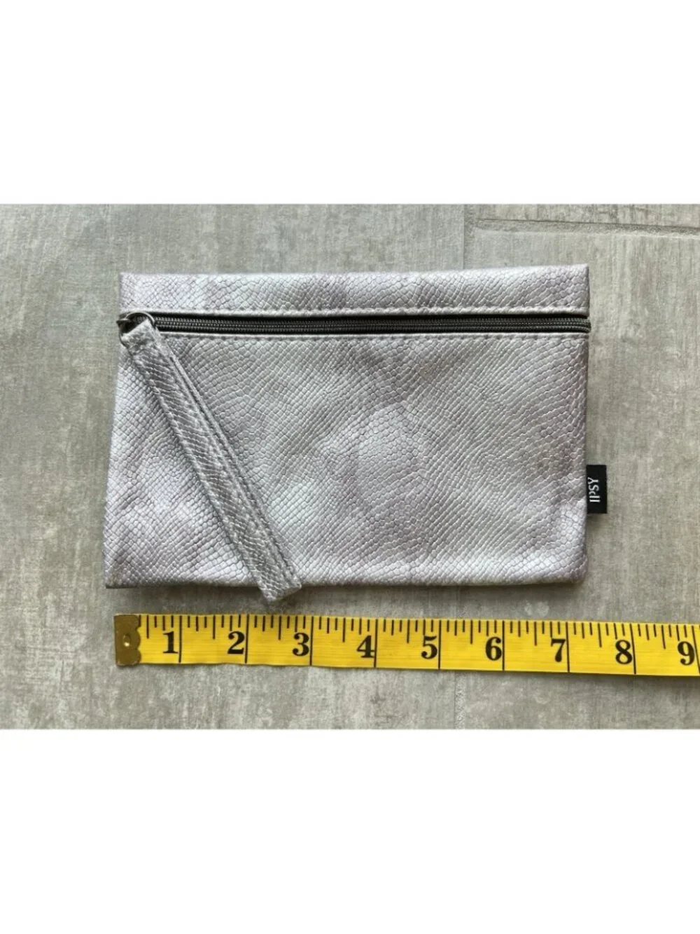 Ipsy metallic pewter